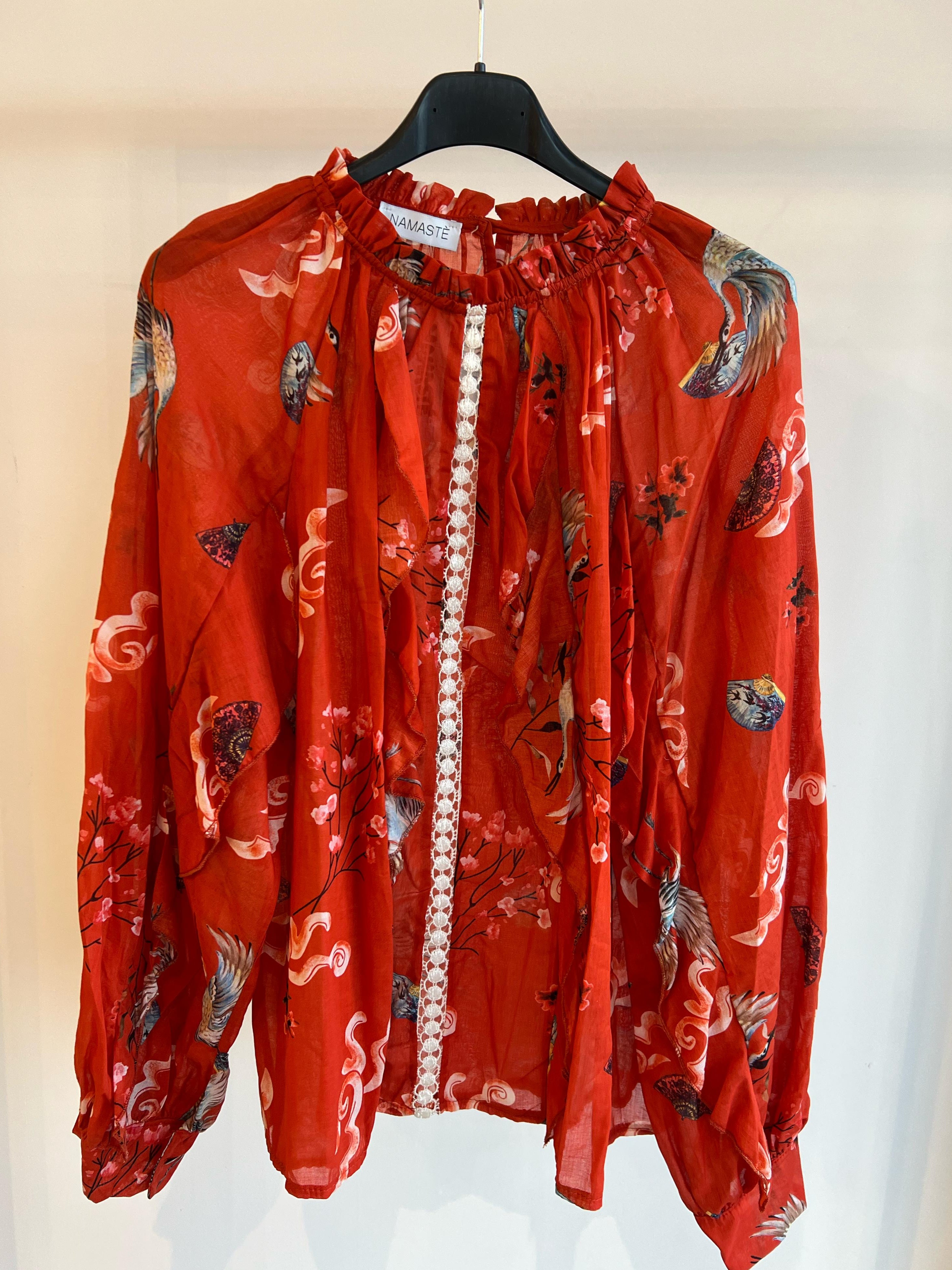 CAMICIA ROSSA CON DETTAGLI