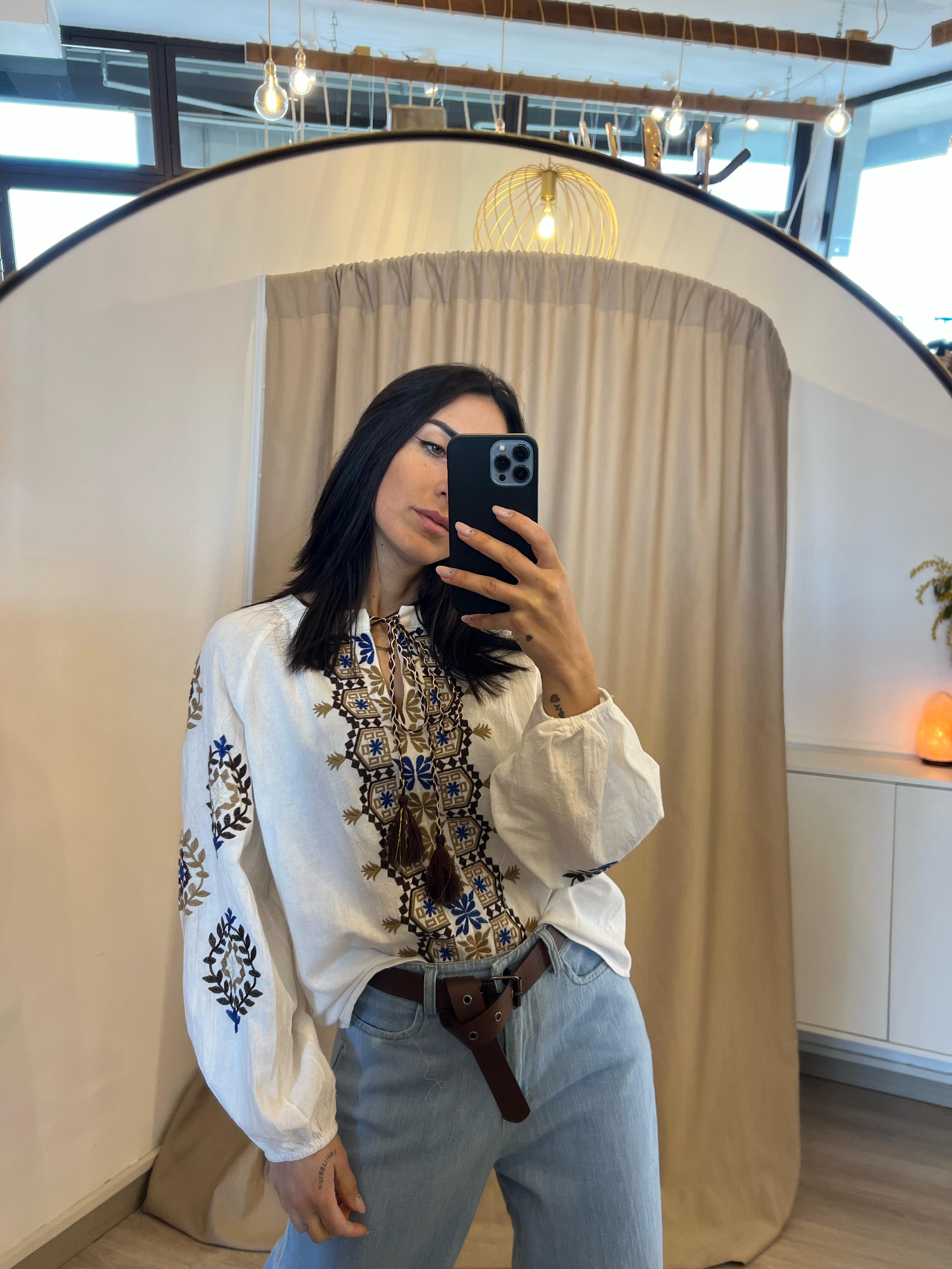 CAMICIA BIANCA CON DISEGNO