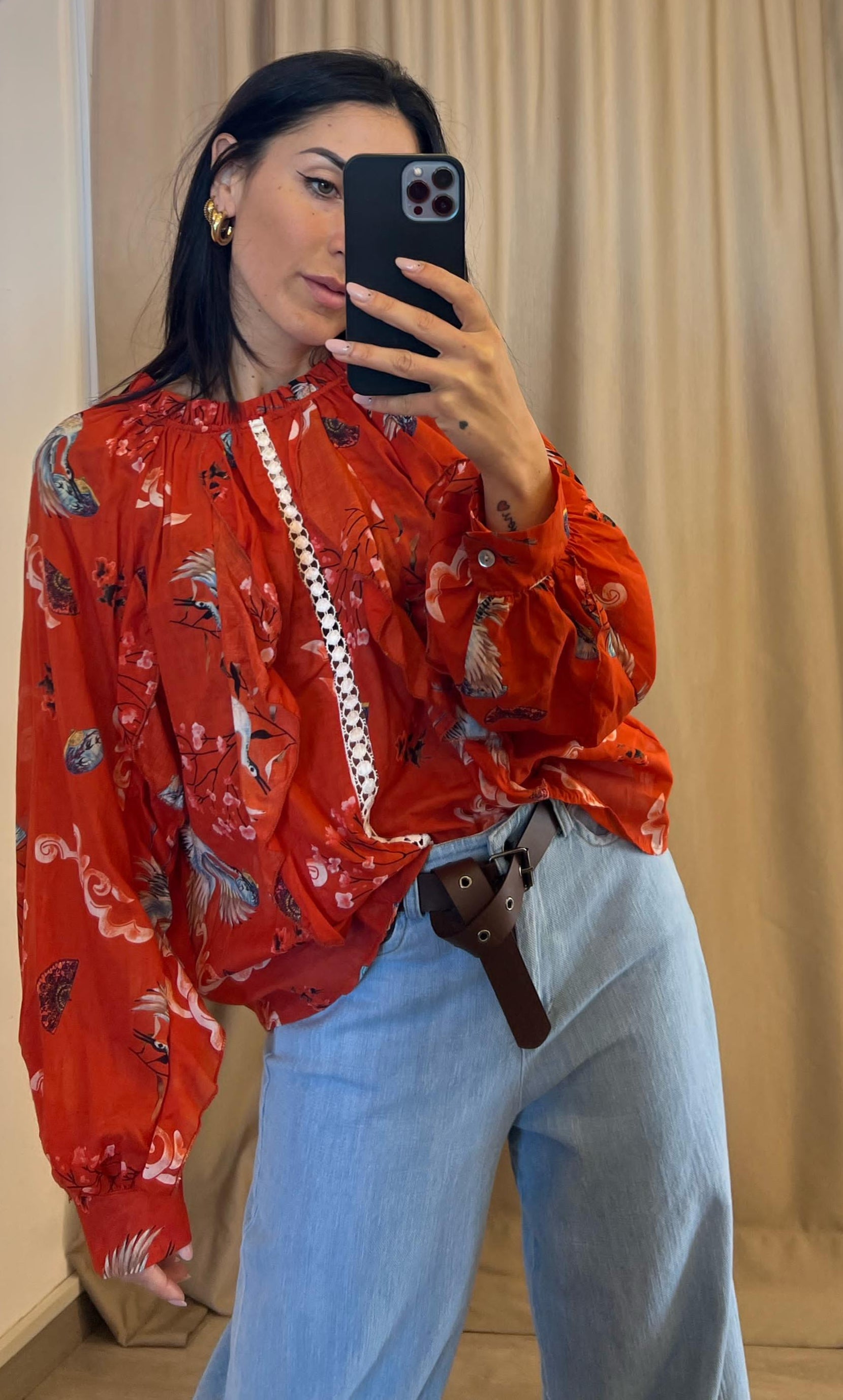 CAMICIA ROSSA CON DETTAGLI