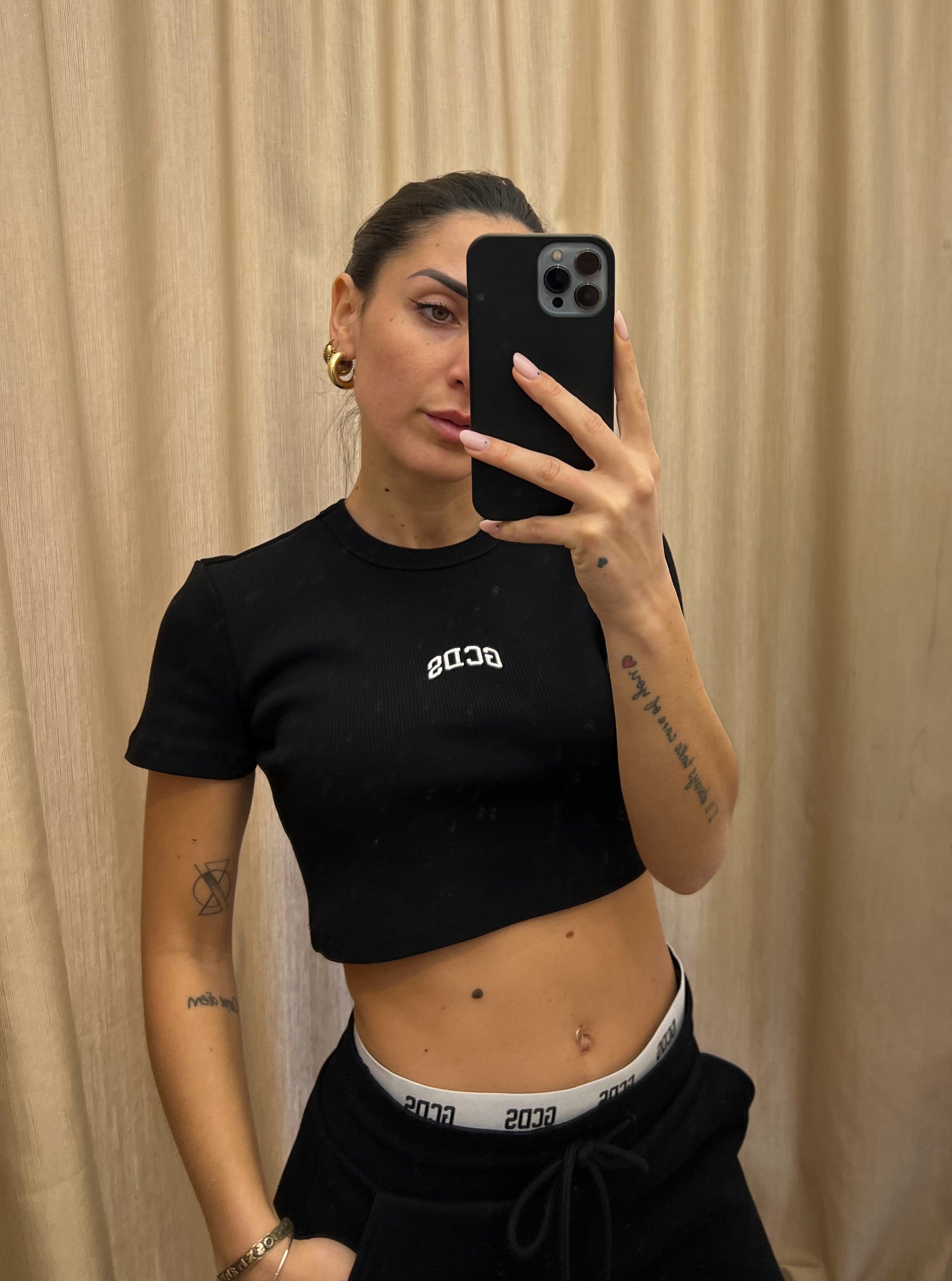 MAGLIA CORTA GCDS NERA