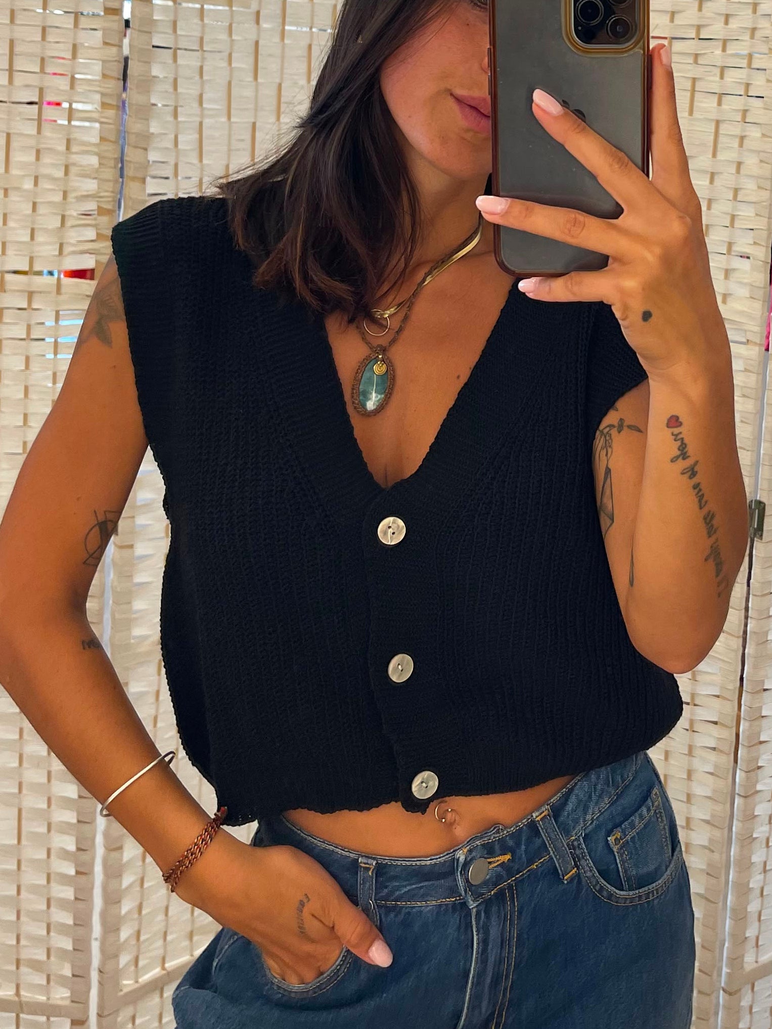 Gilet nero e sabbia