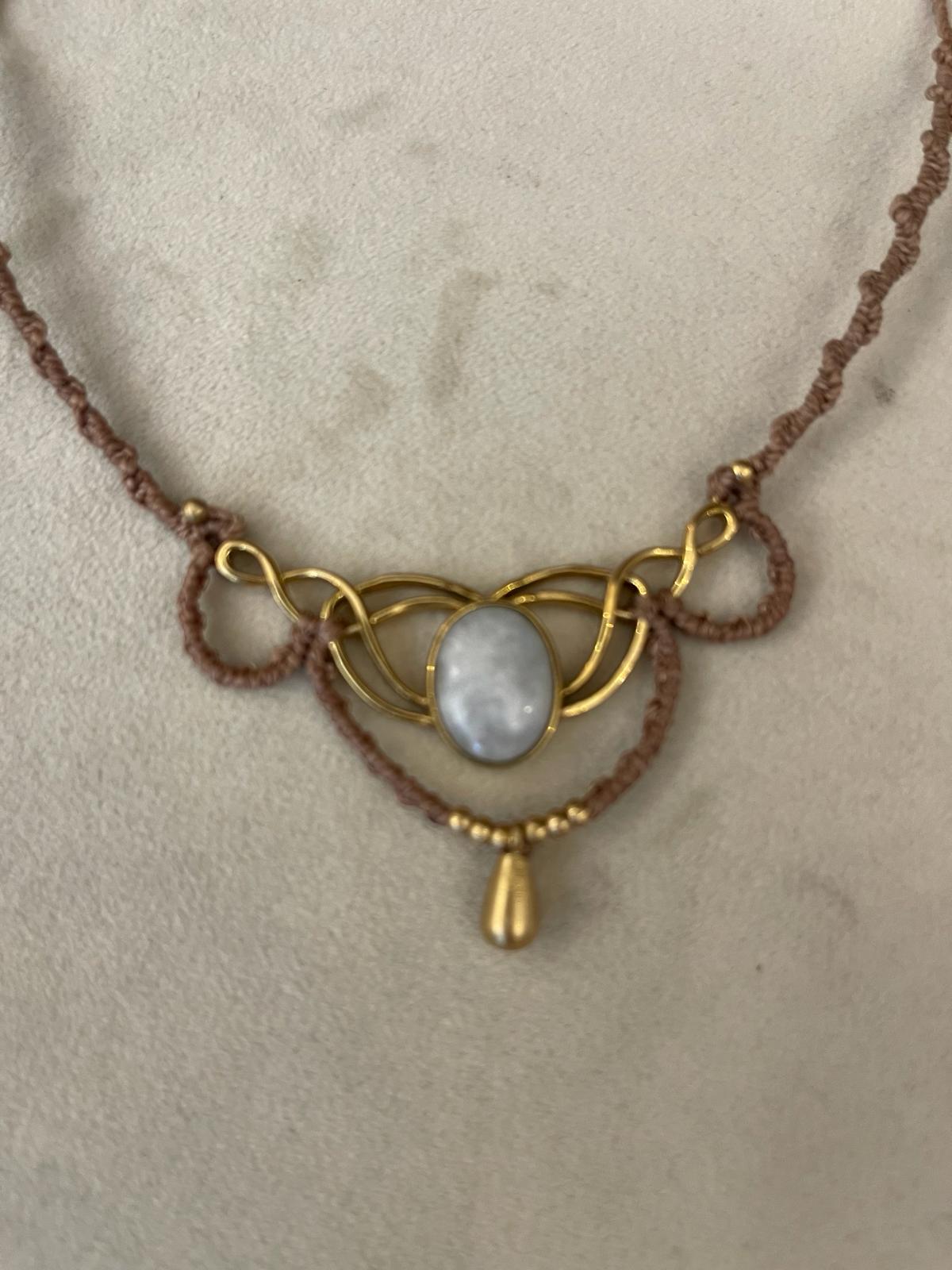 Collana con pietra naturale