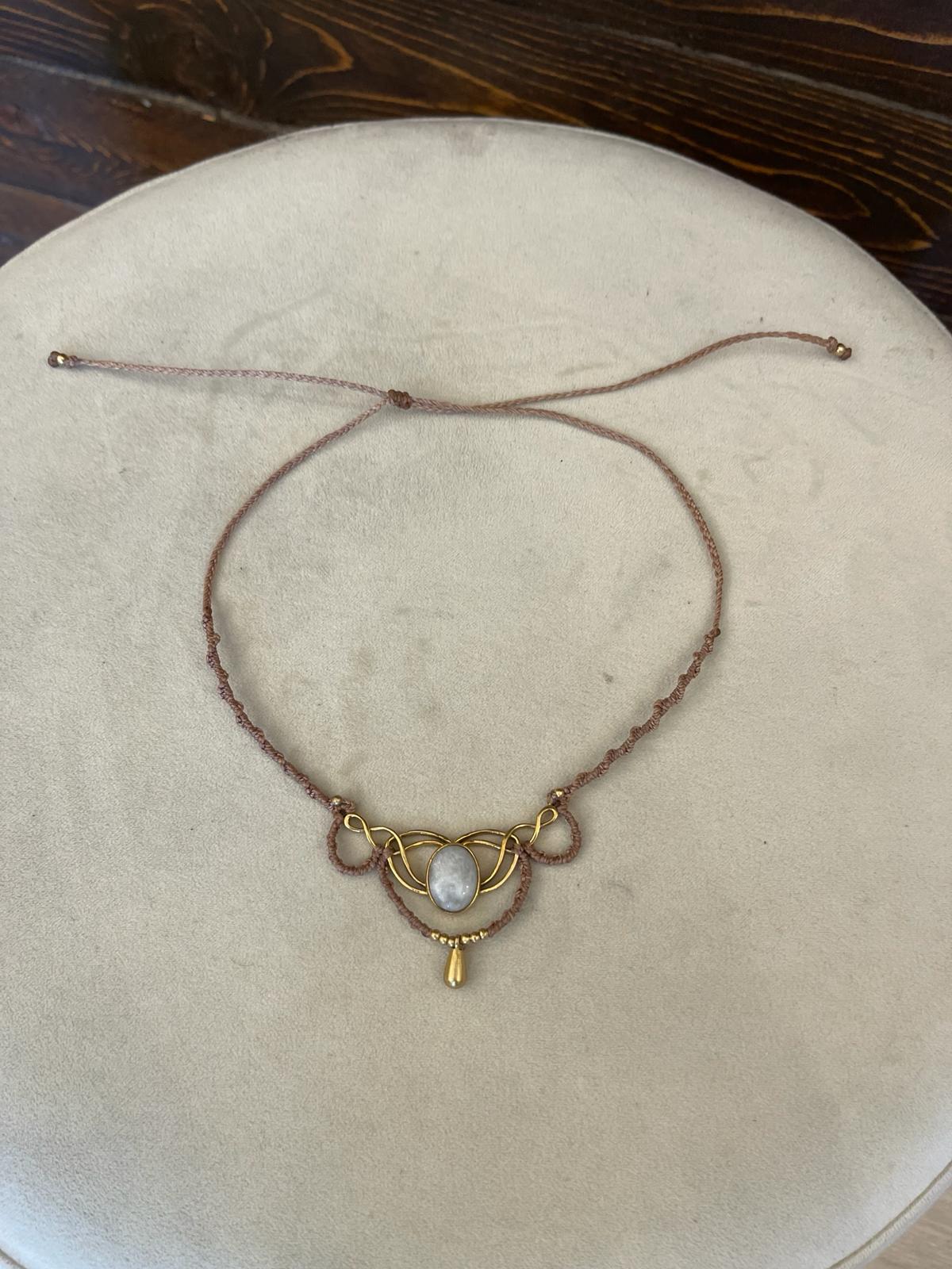 Collana con pietra naturale