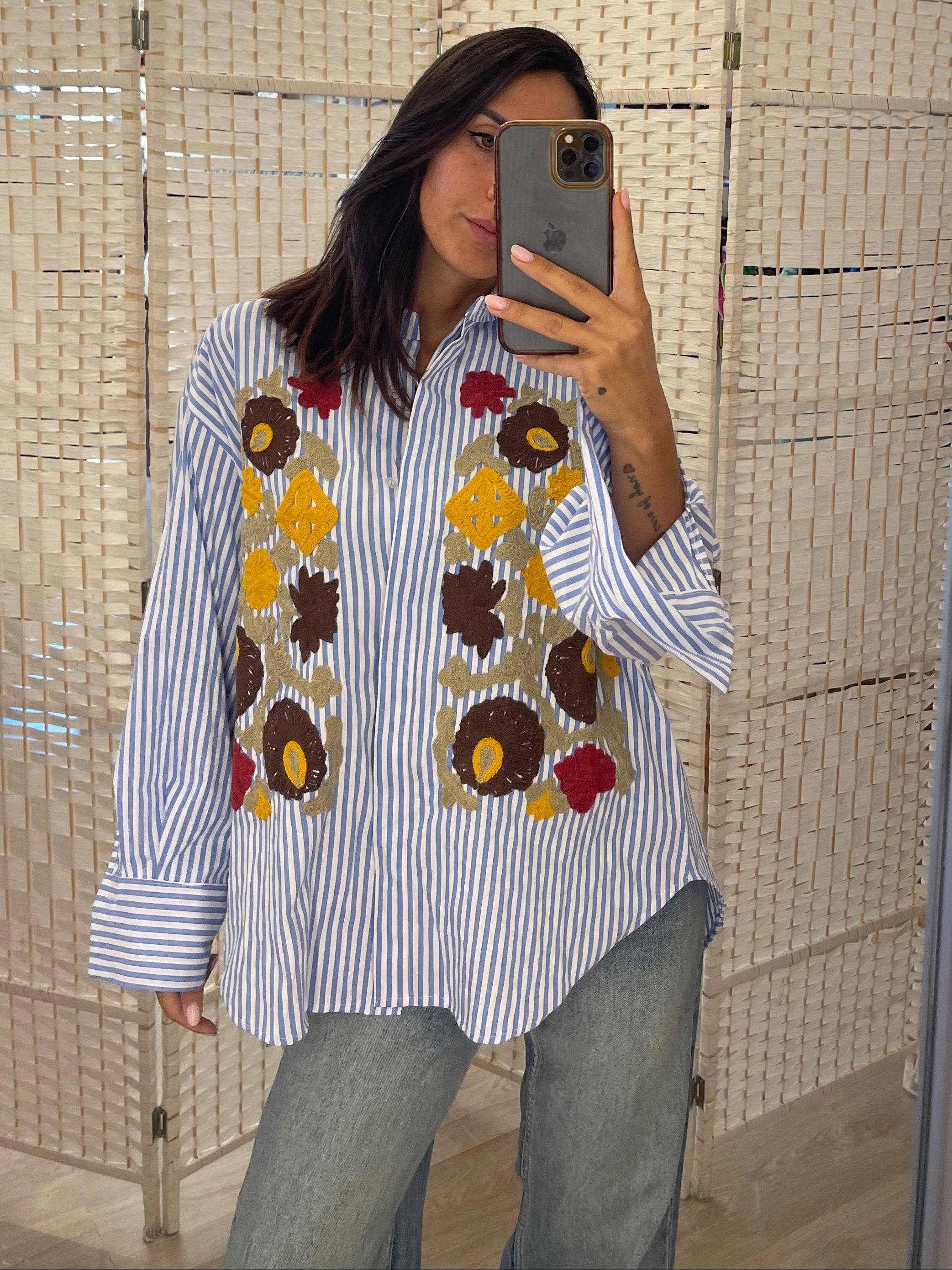 Camicia righe ricamata
