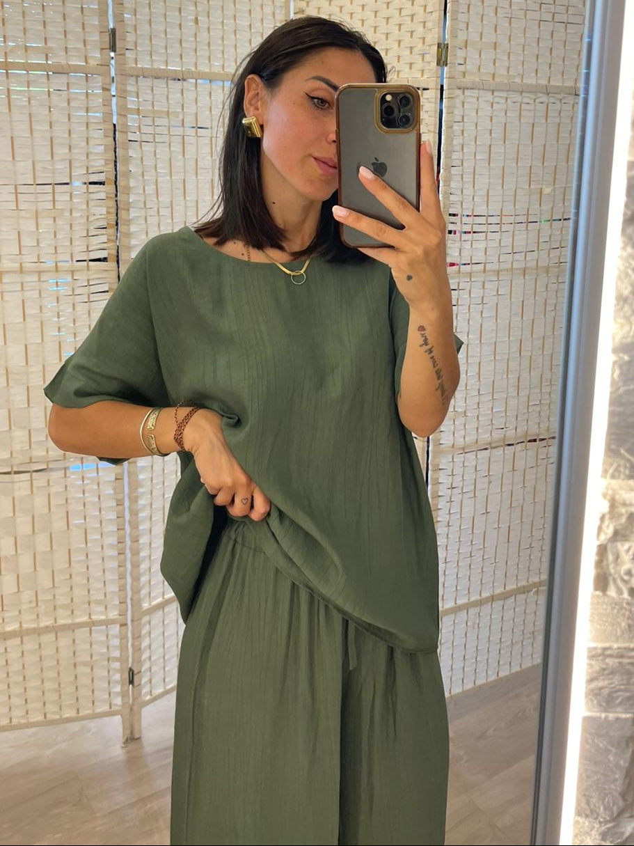 Completo t-shirt girocollo + pantalone verde/moro