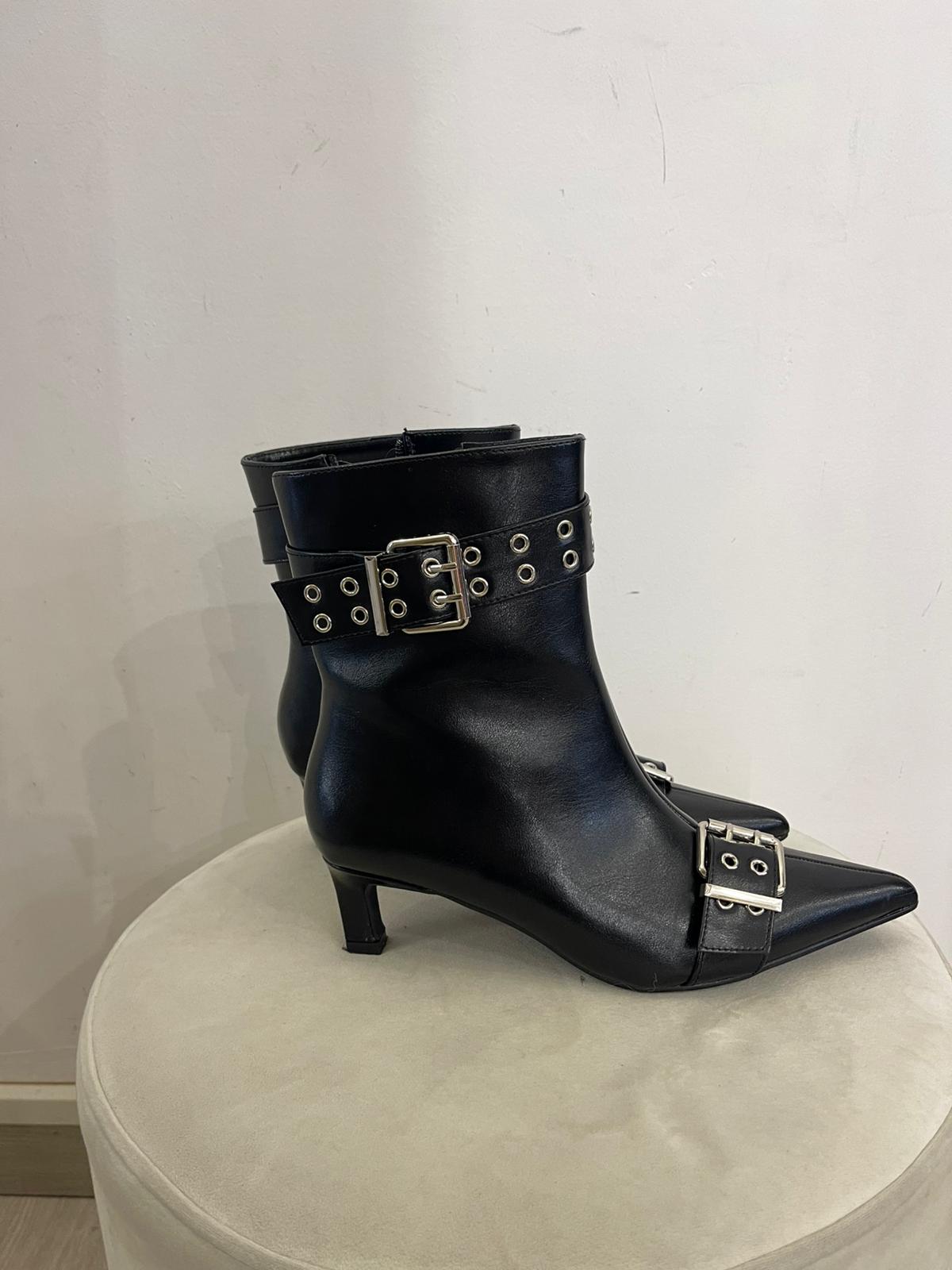 Stivaletto nero Kontatto