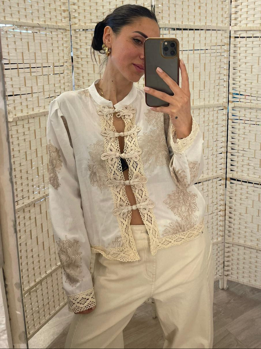 Camicia con ricami Namastè
