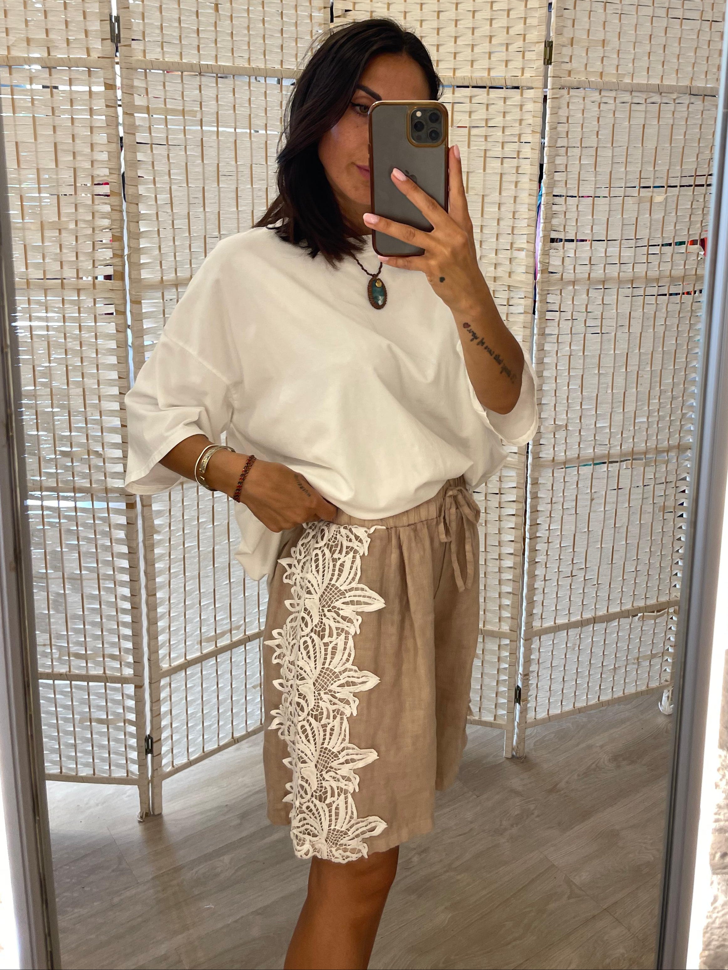 Shorts D'L con pizzo laterale