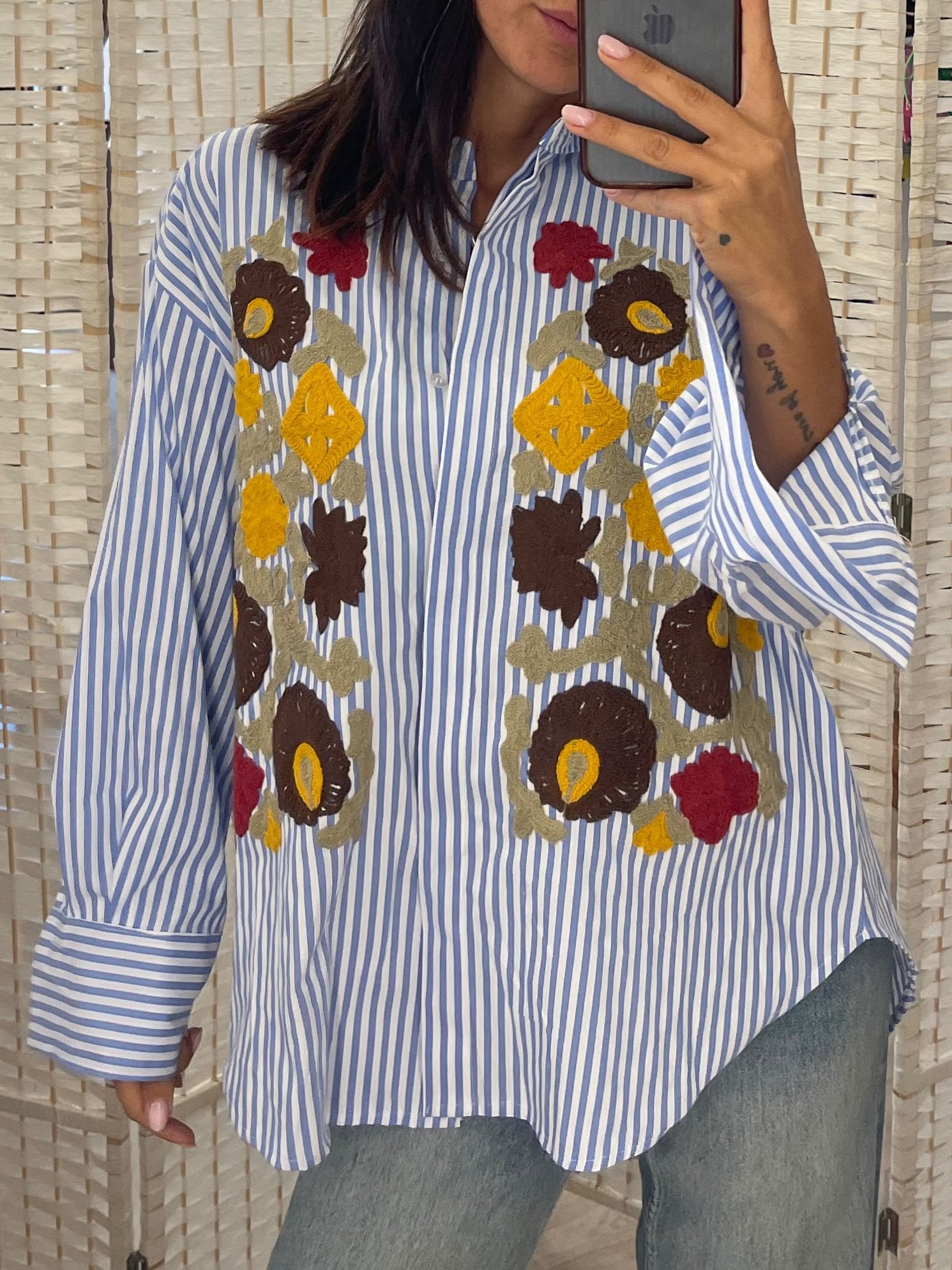 Camicia righe ricamata