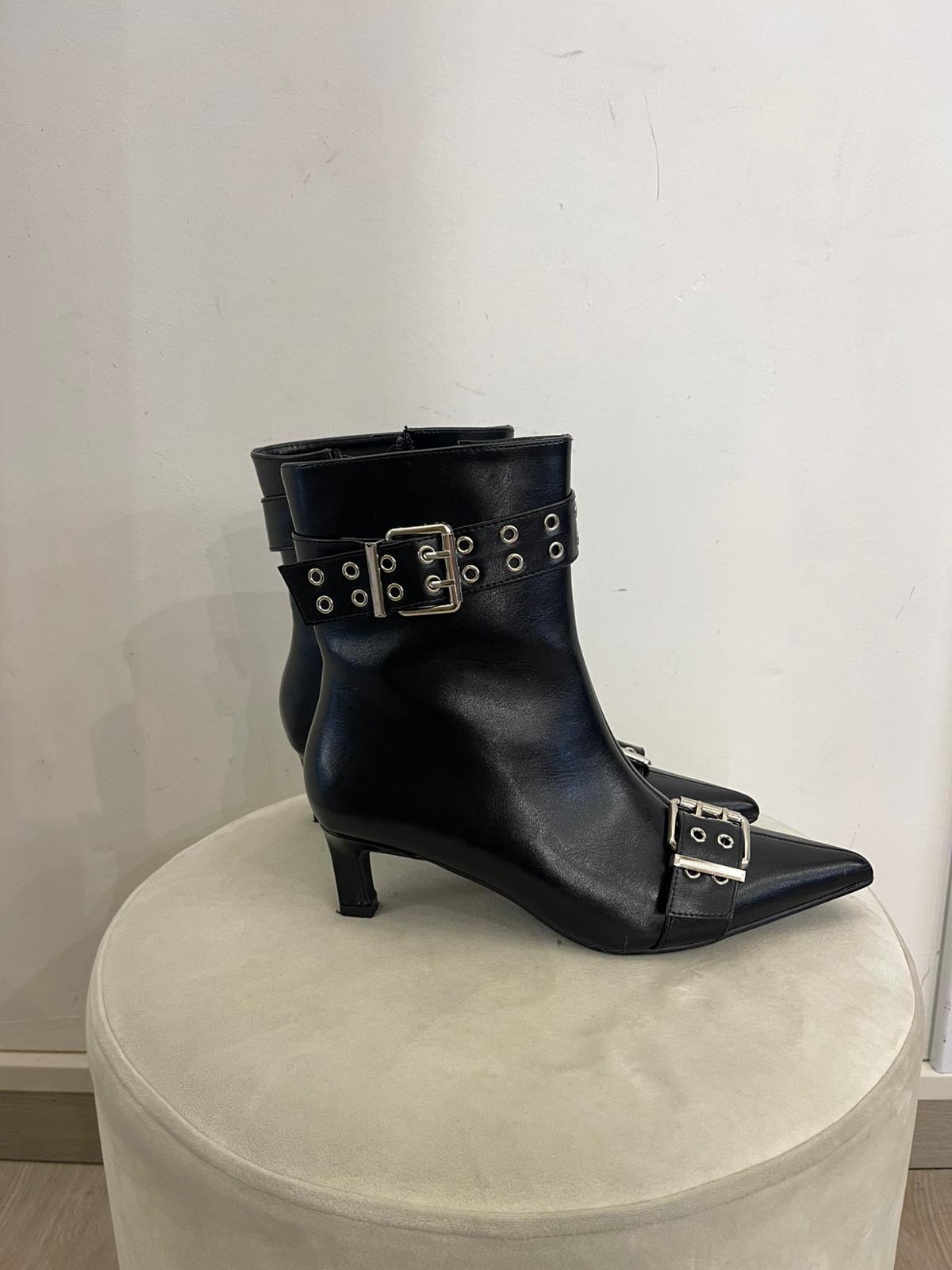 Stivaletto nero Kontatto