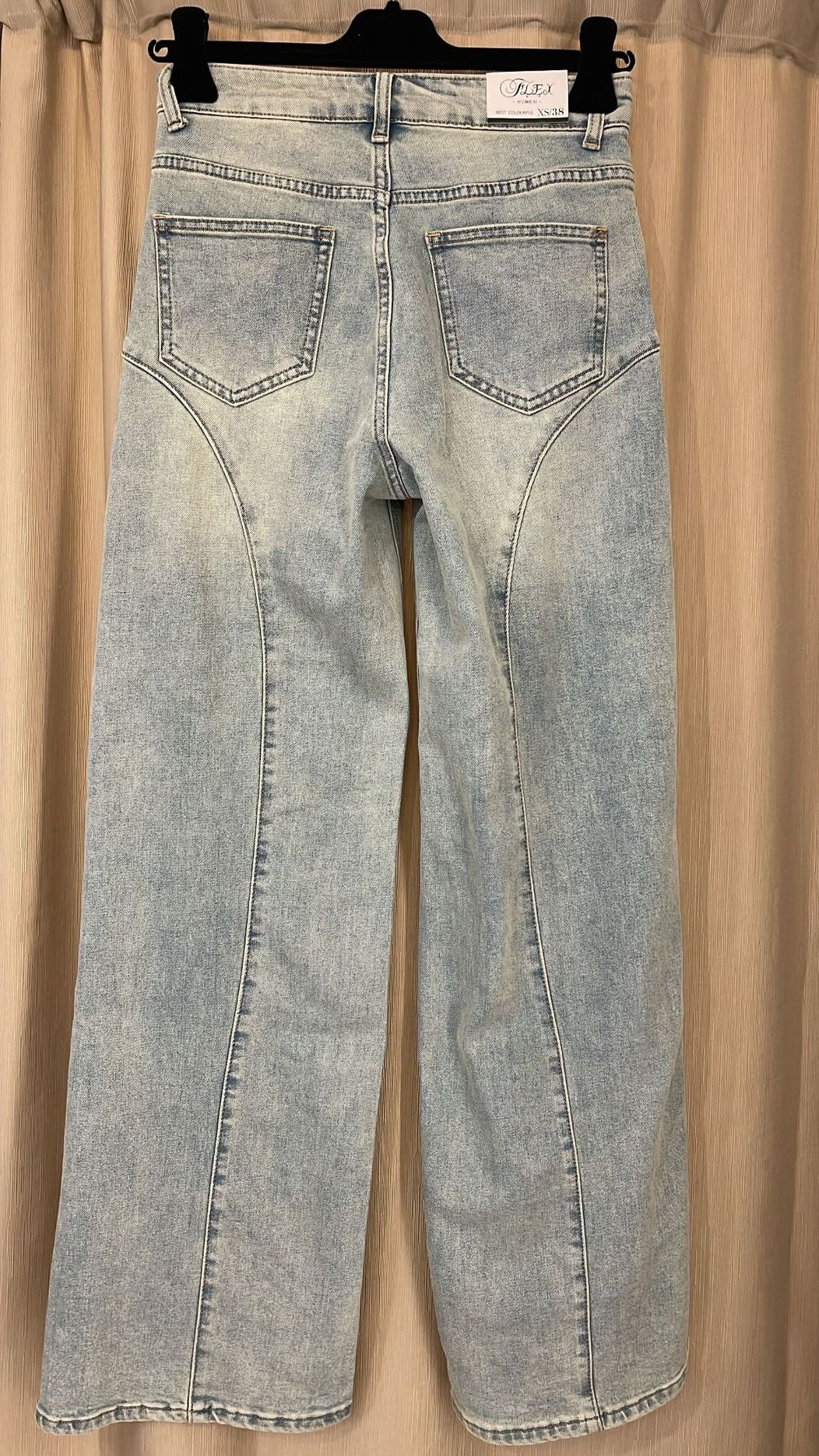 Jeans chiaro borchiato