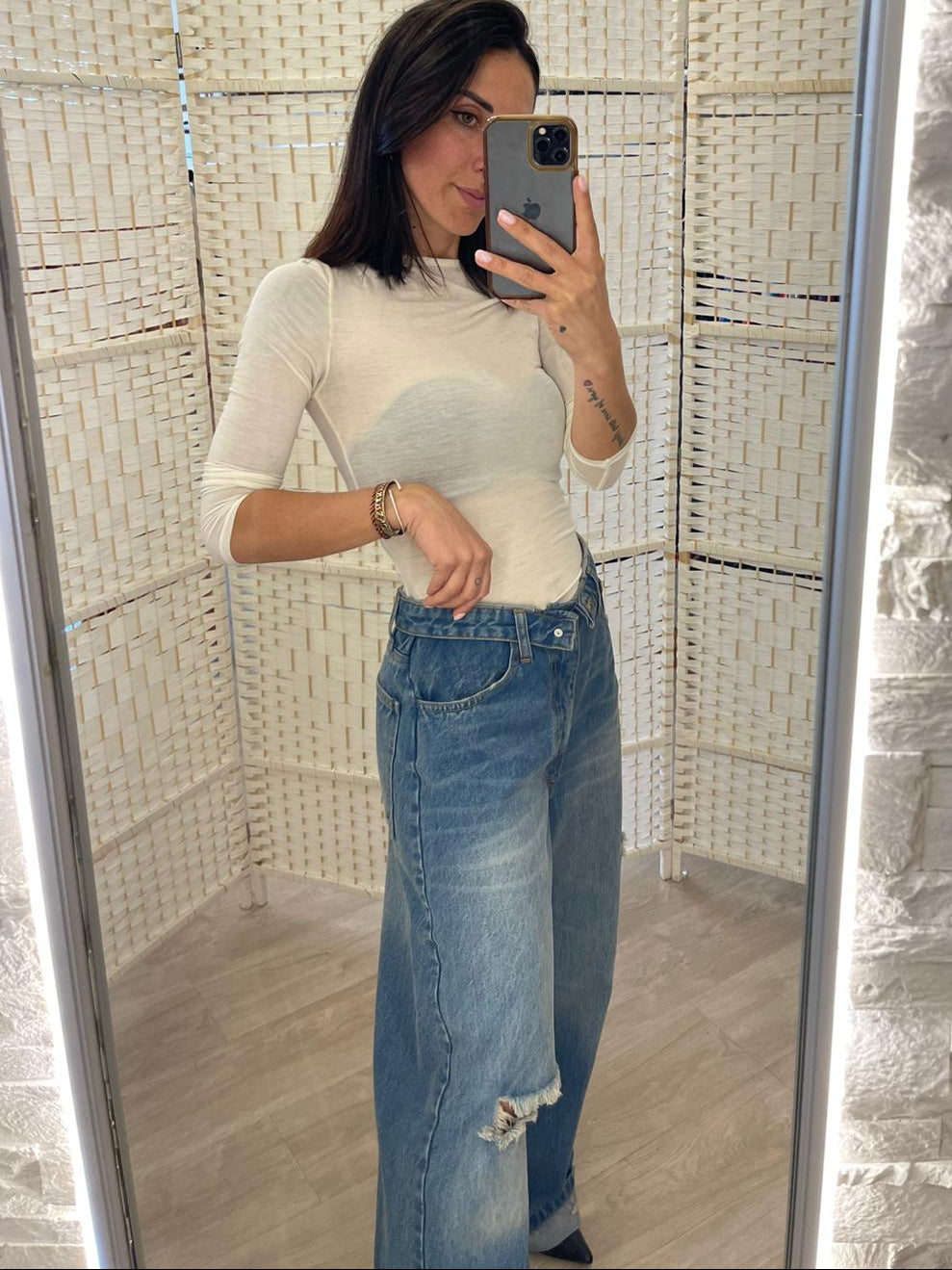 Jeans over Kikisix