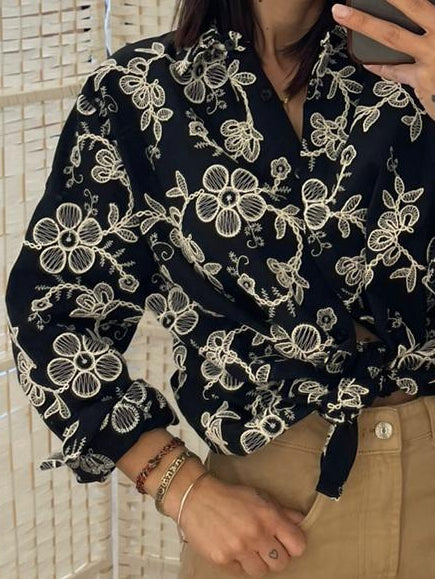 Camicia nera con ricami