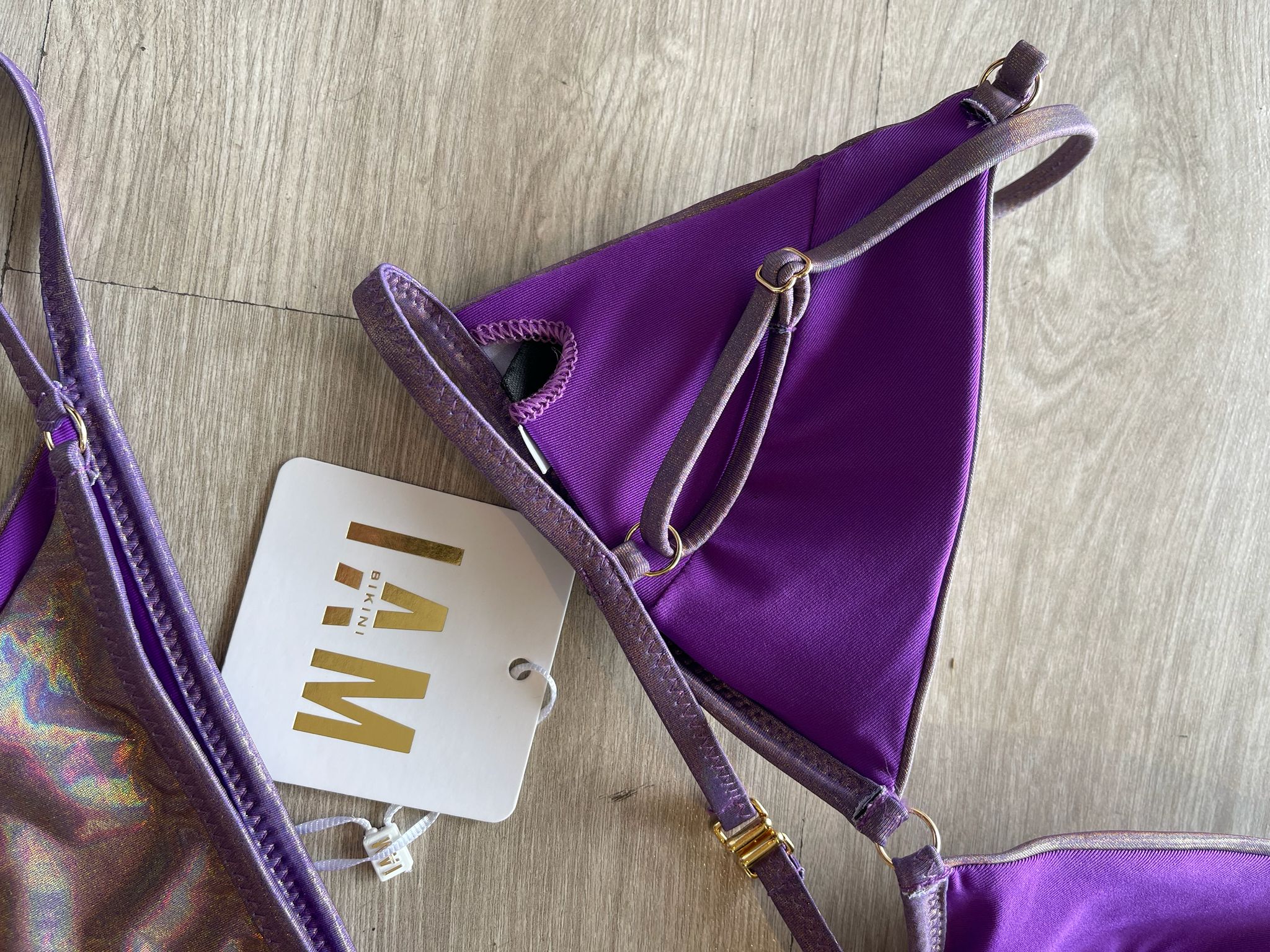 Costume triangolo laminato viola I AM