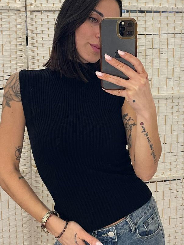 Lupetto smanicato nero Kontatto