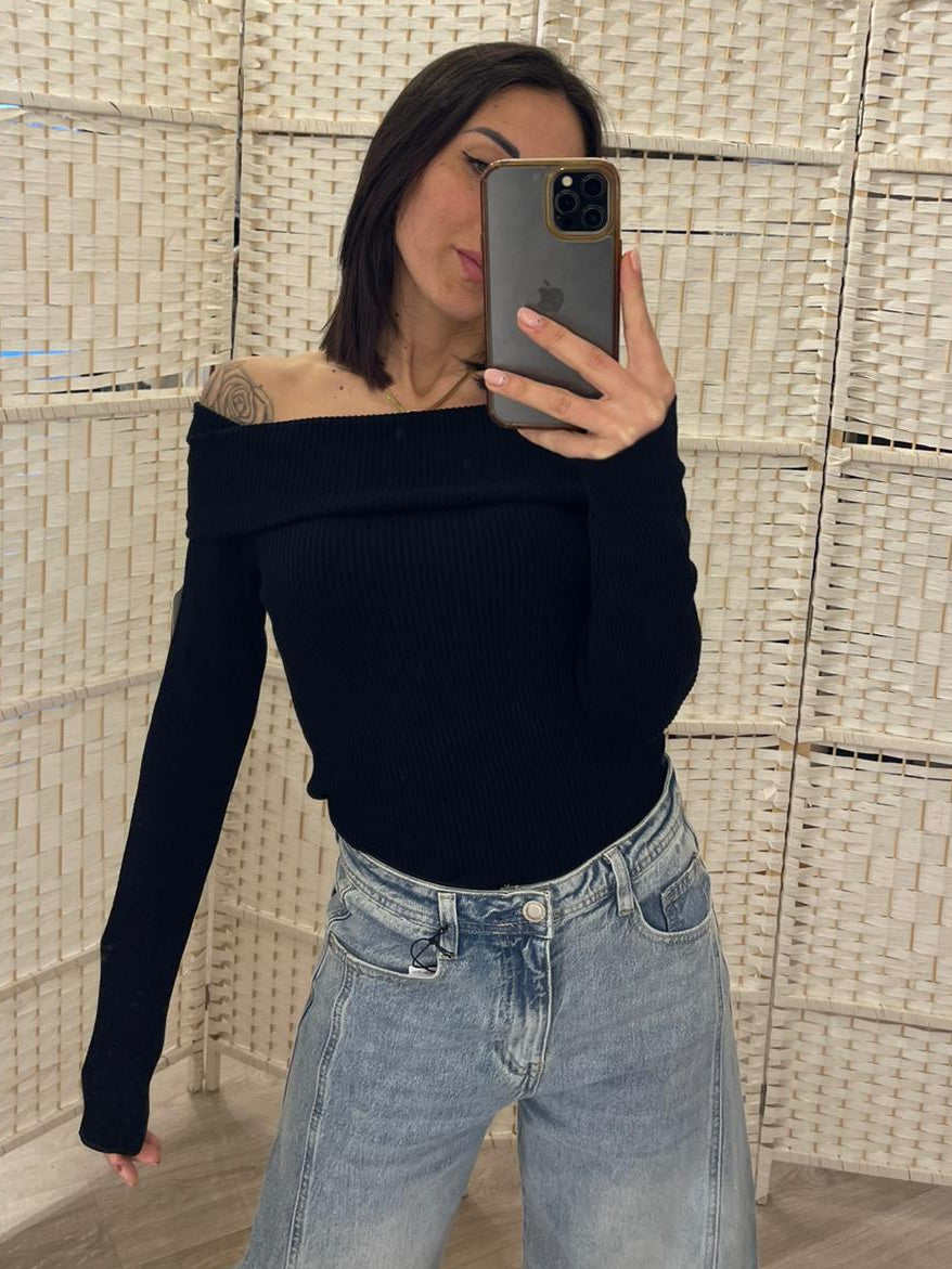 Maglia nera Kontatto