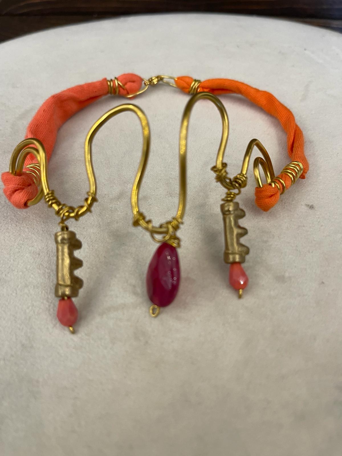 Choker con tessuto e pietre