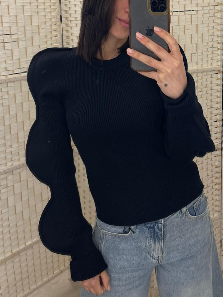 Maglia nera con onde maniche