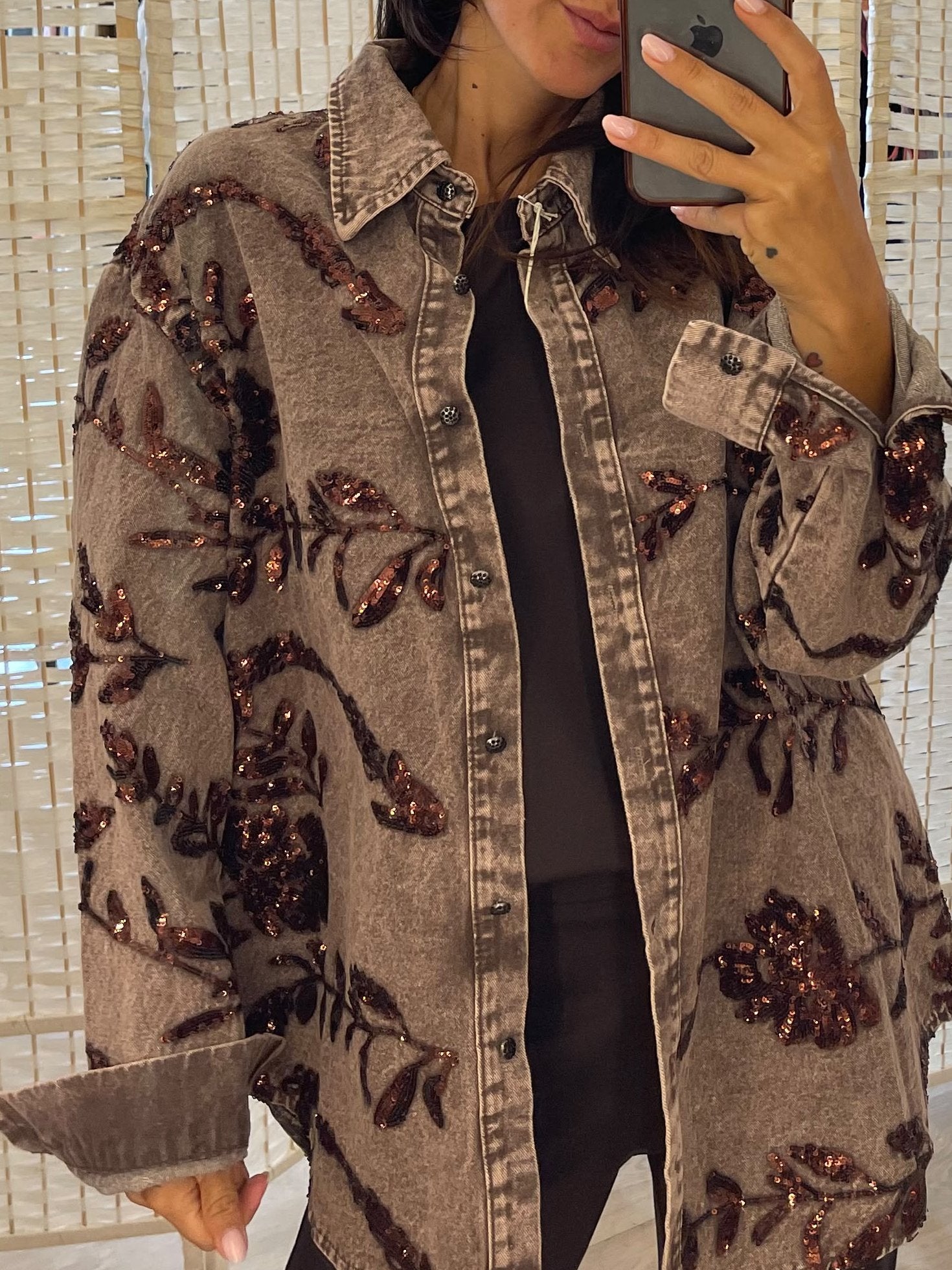 Camicia denim con applicazioni