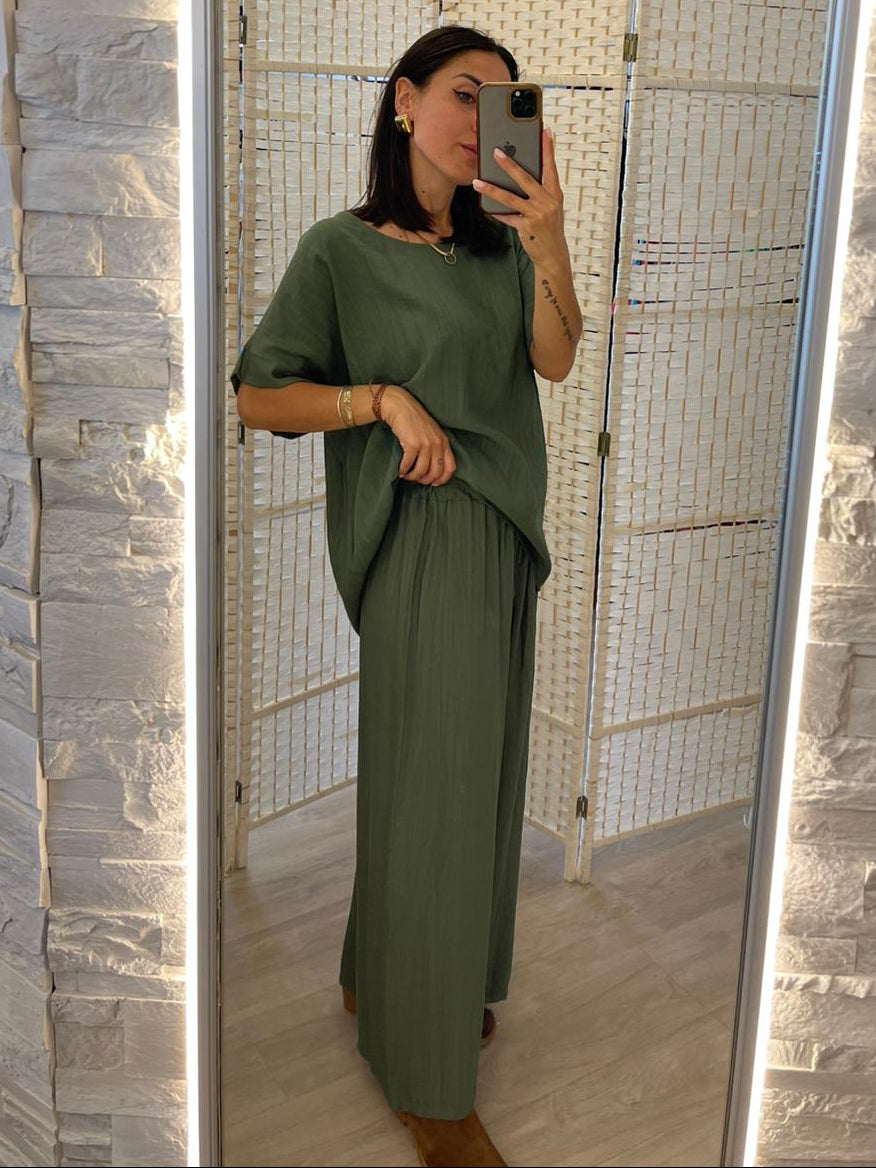 Completo t-shirt girocollo + pantalone verde/moro