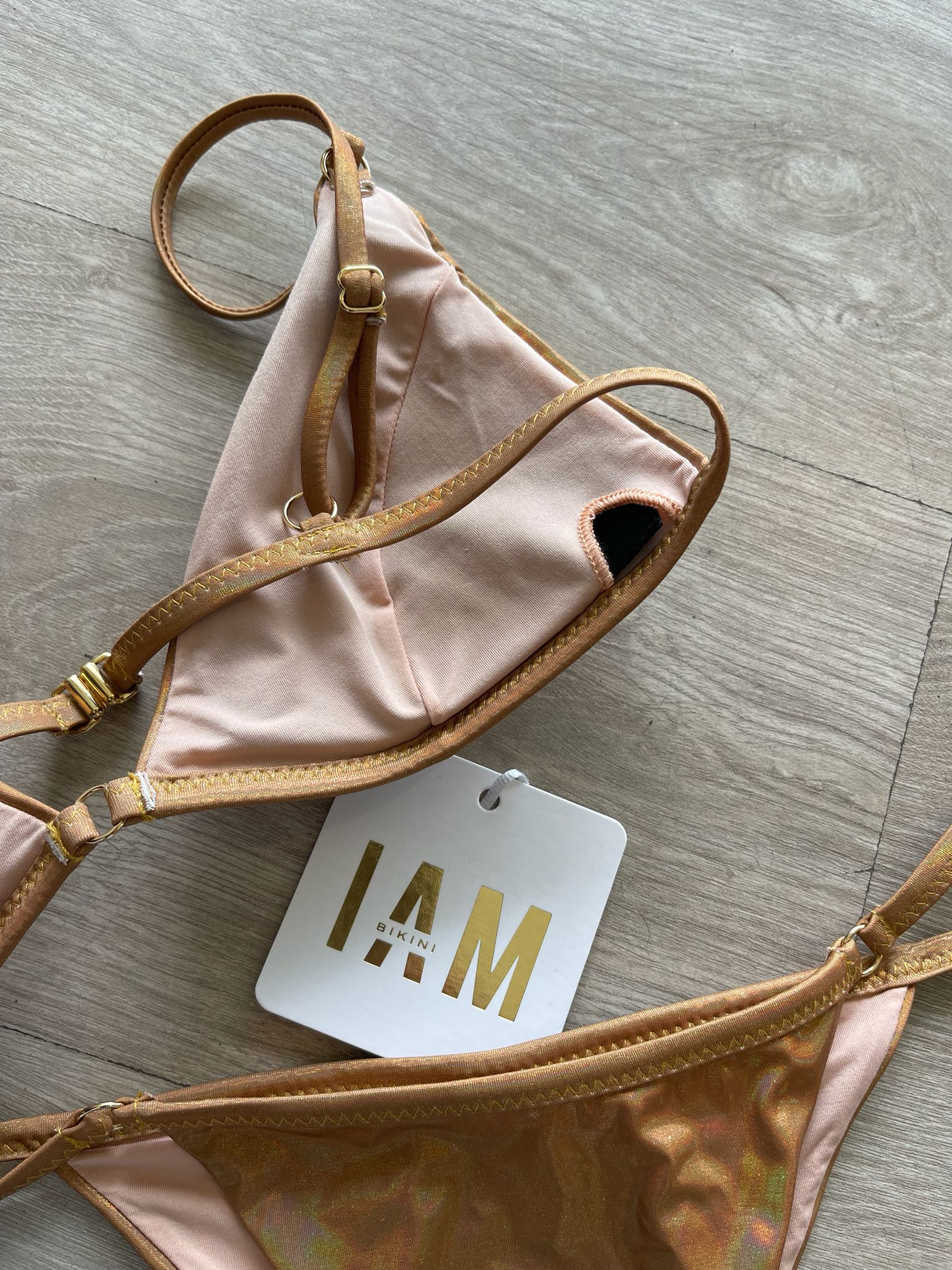 Costume triangolo laminato oro I AM