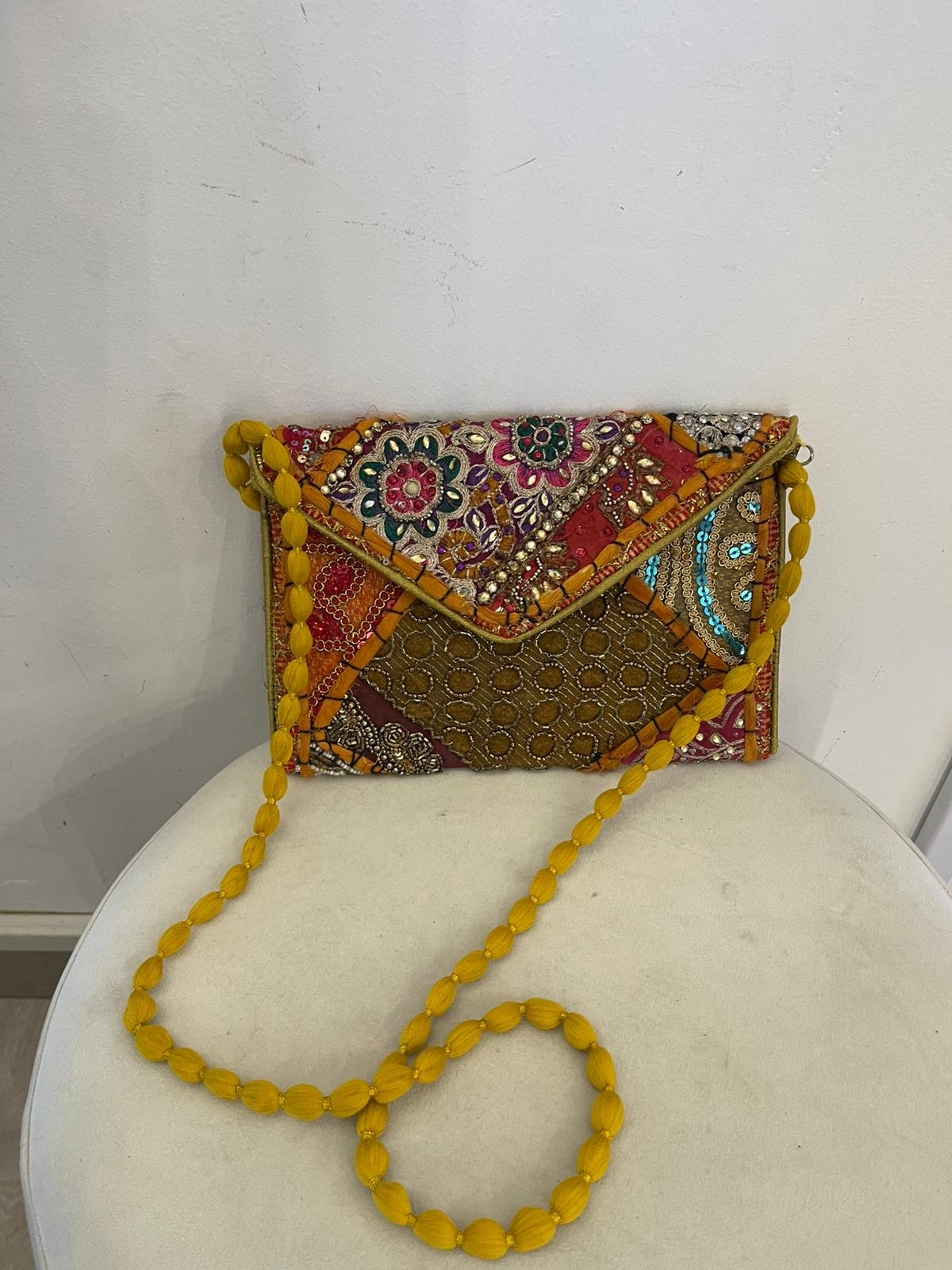 Borsa ricamata