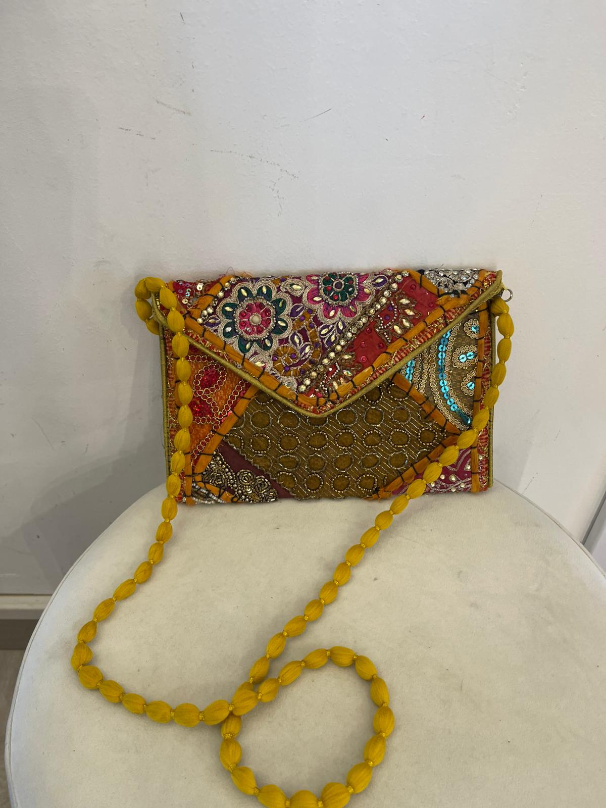 Borsa ricamata