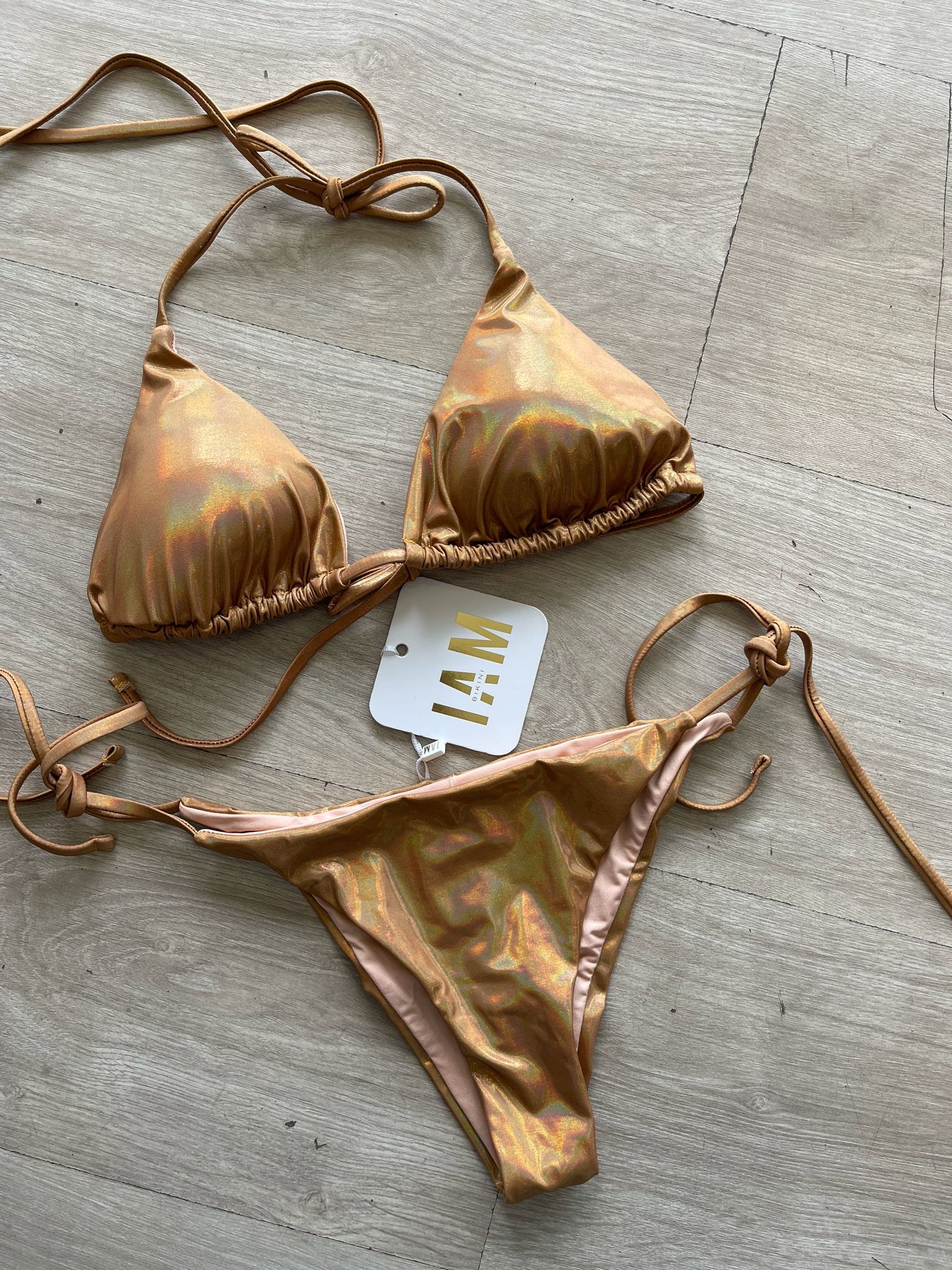 Costume triangolo laminato oro I AM