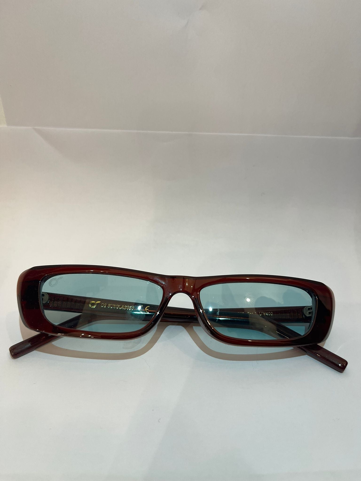 Occhiali marroni con lenti azzurre