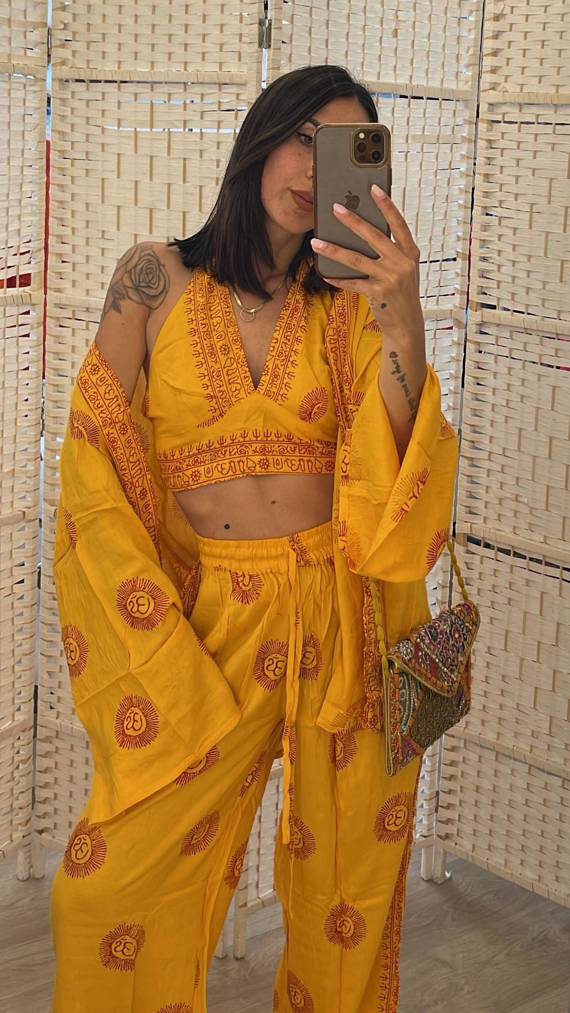 Completo top + pantalone + casacca + borsa giallo