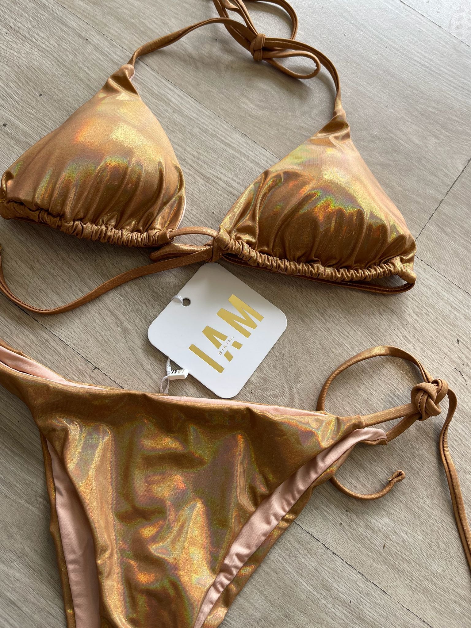 Costume triangolo laminato oro I AM