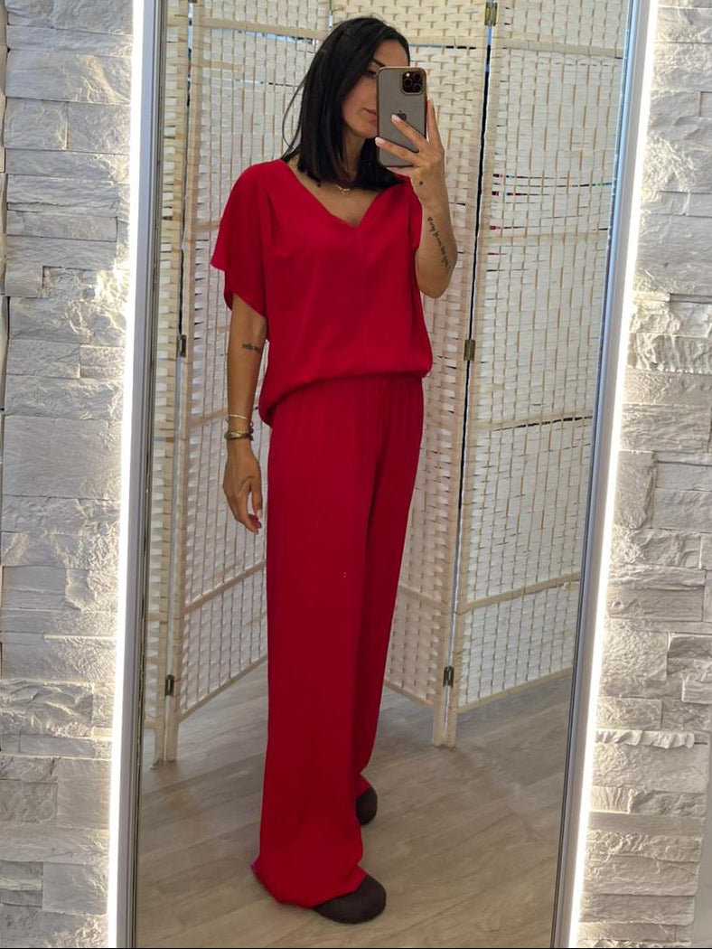 Completo t-shirt scollo a V + pantalone rosso