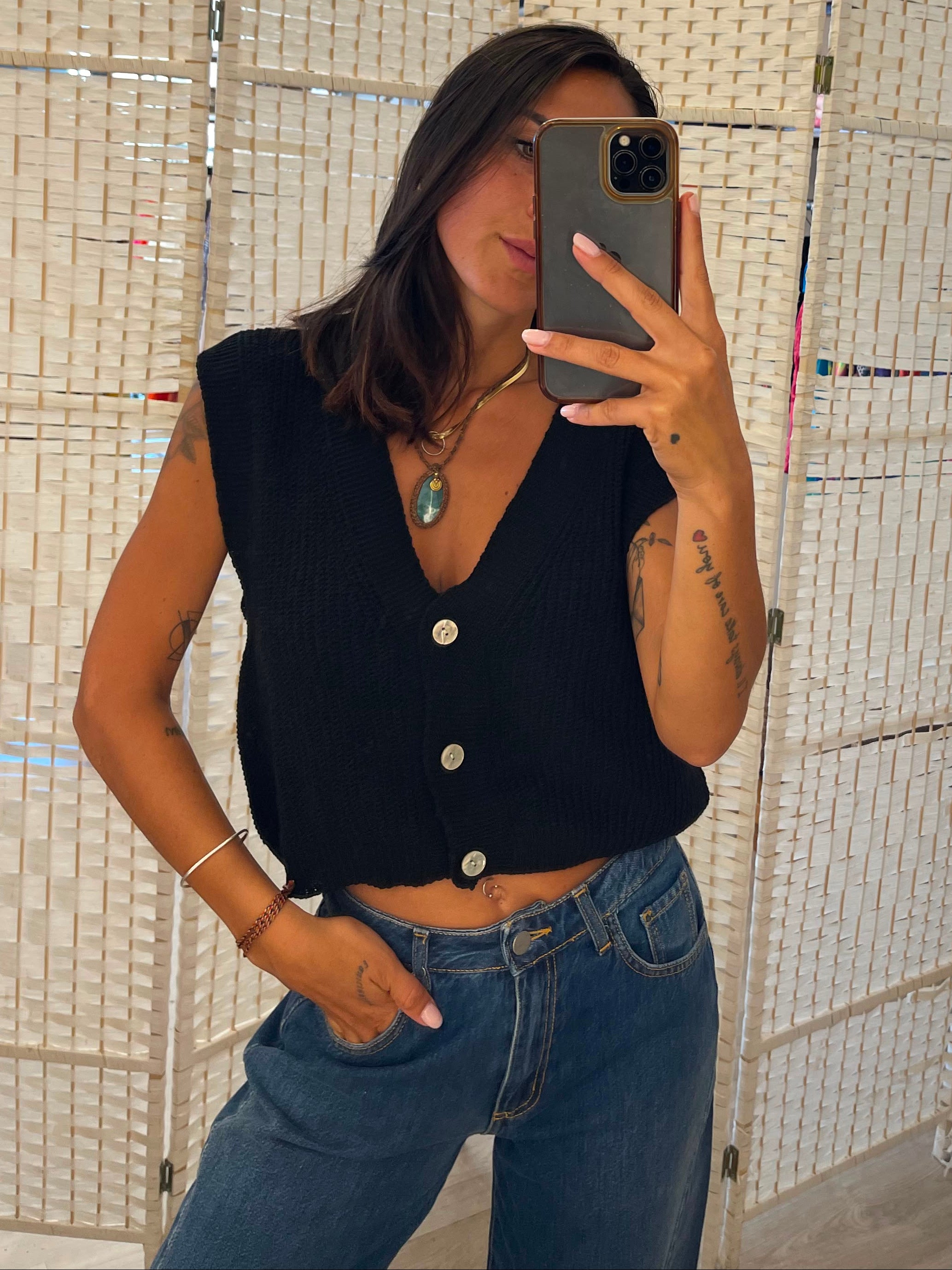 Gilet nero e sabbia