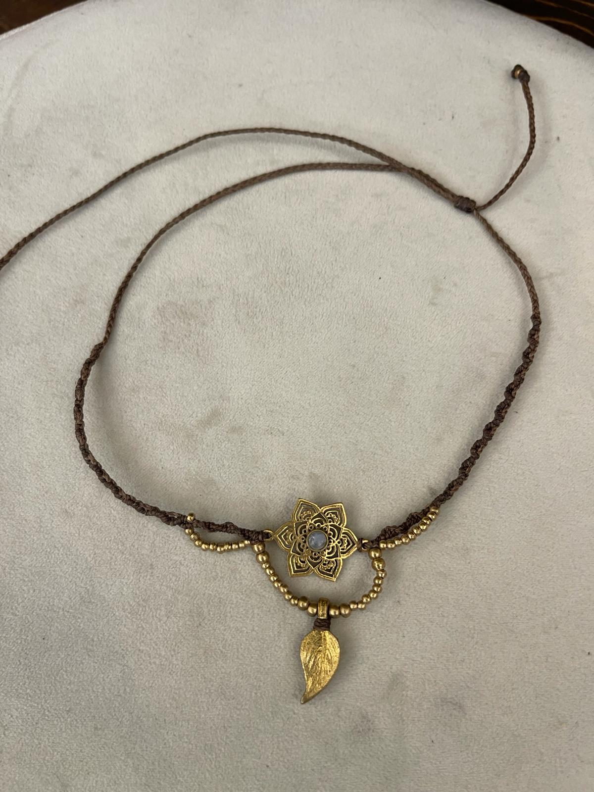 Collana con pietra naturale