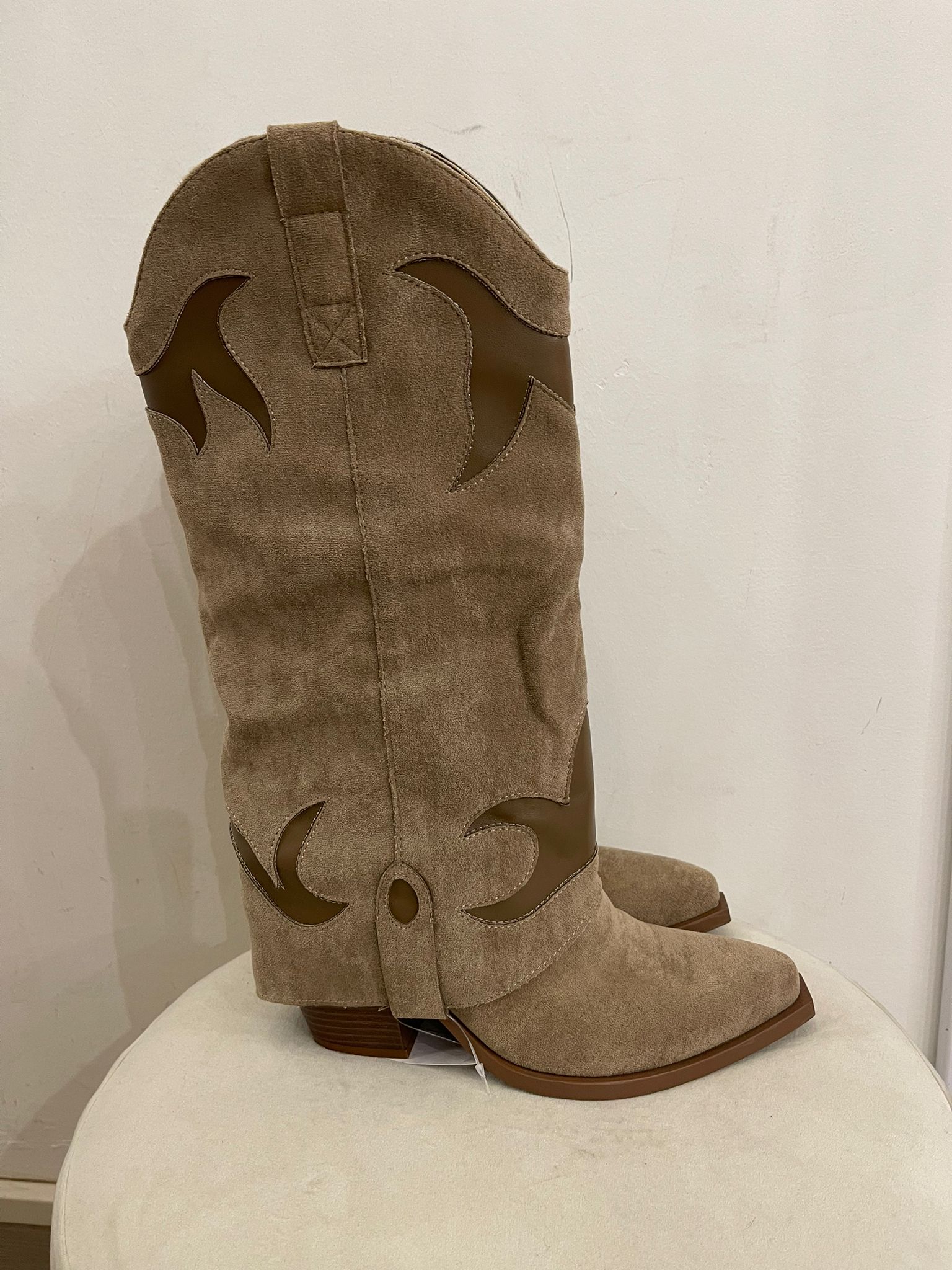 Stivale camoscio finta pelle marrone