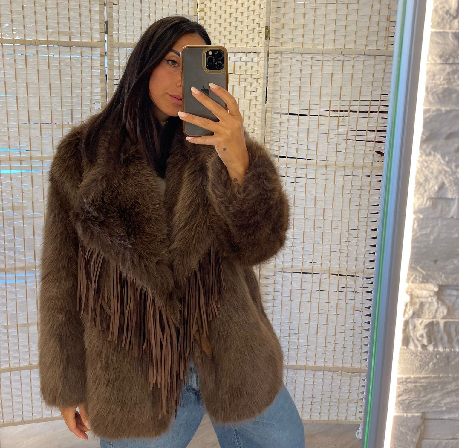 Pelliccia ecologica moro con frange rimovibili Le Voliere