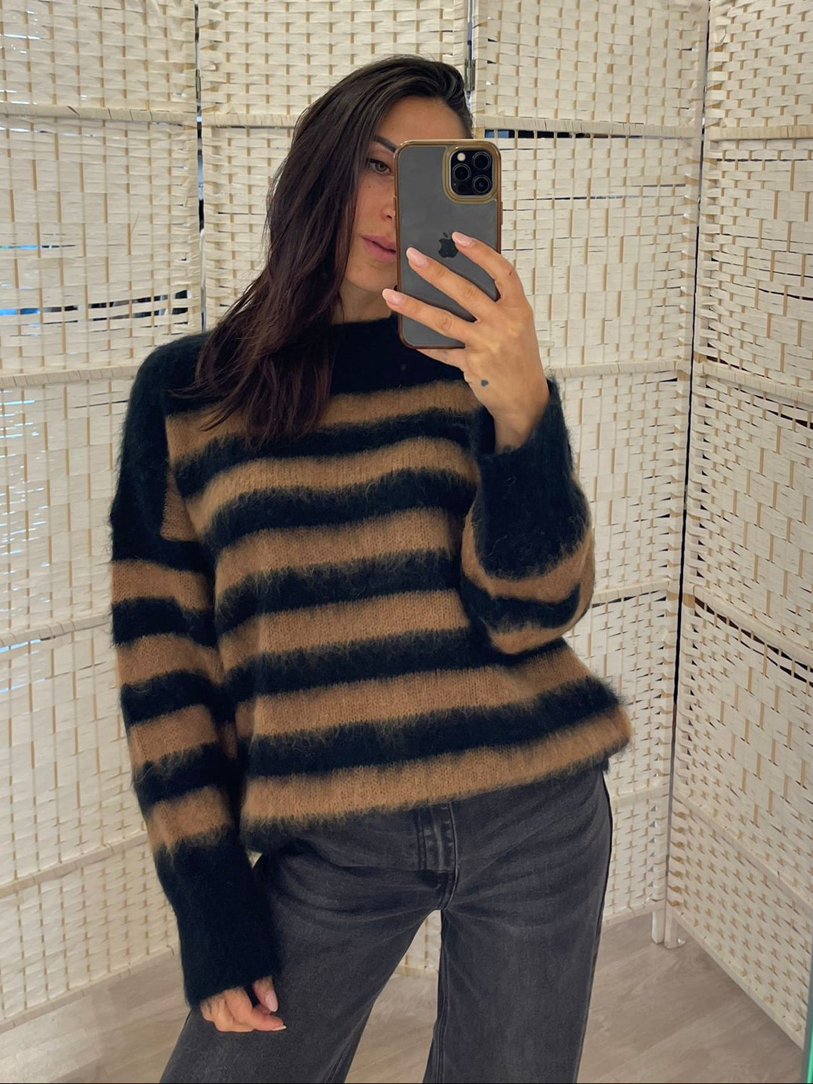 Maglione righe cammello nero Kontatto