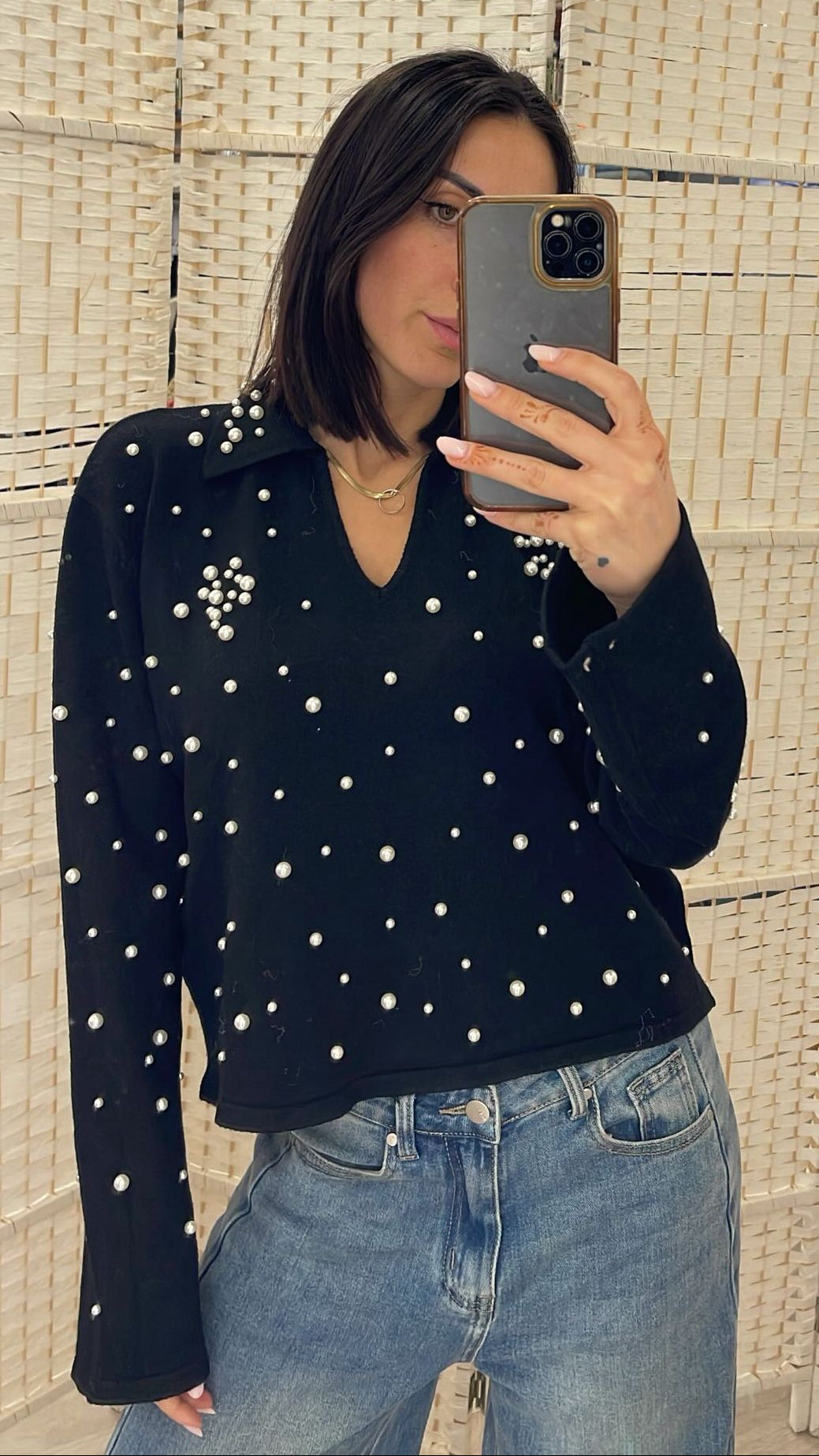 Maglia nera con perle