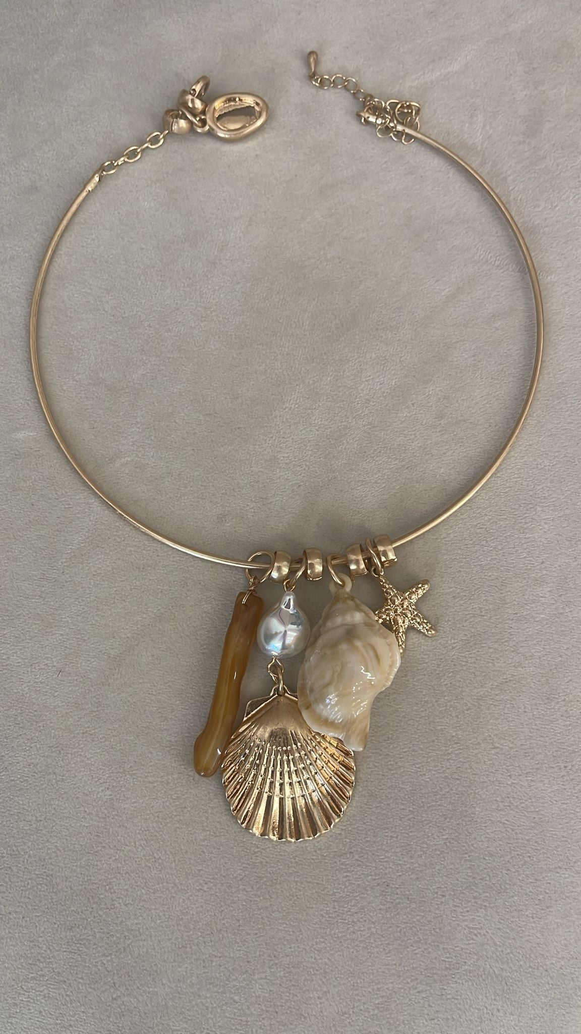 Collana con conchiglie